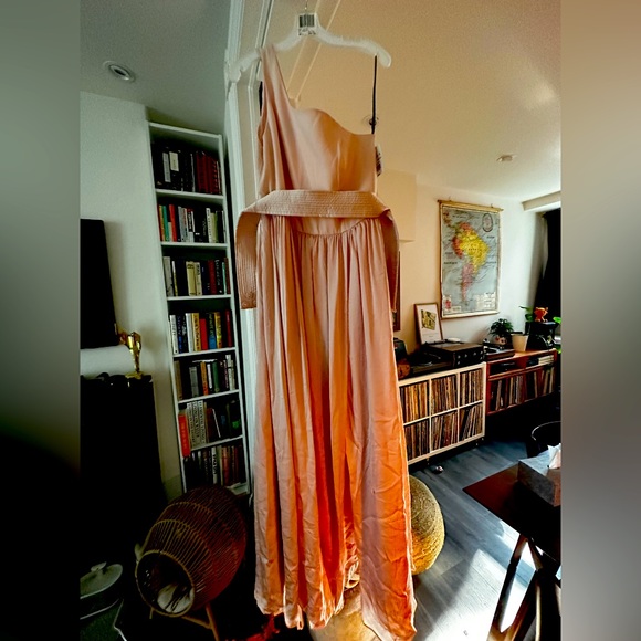 VERA WANG Bridesmaid / Wedding Dress - Picture 1 of 4